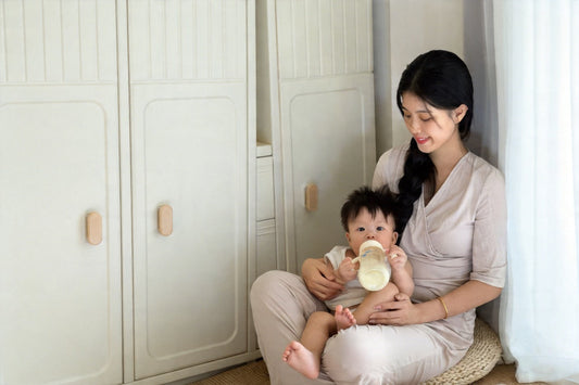 Newborn Bottle Feeding Safety Guide: For Choosing a Bottle to Keeping Bottles Clean